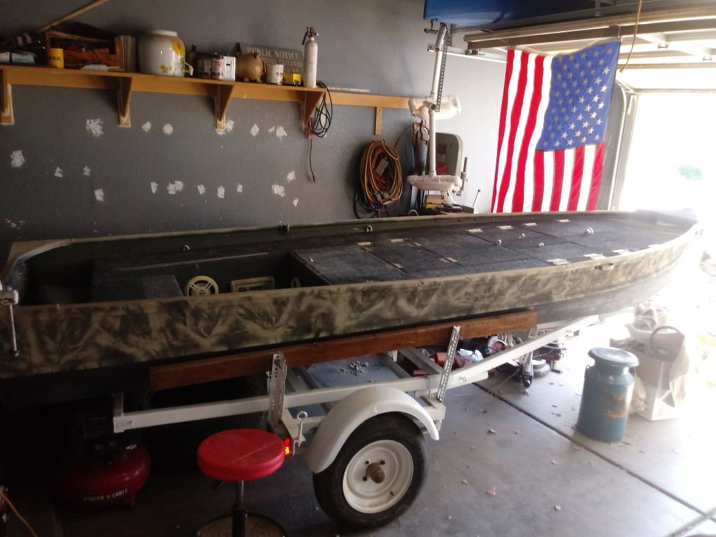 Aluminum boat