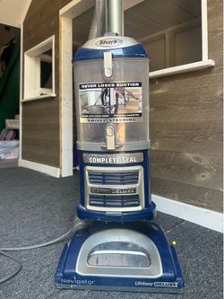 Shark Navigator Lift-Away Deluxe Upright Vacuum Bagless Pet Upright Vacuum Cleaner with HEPA Filter