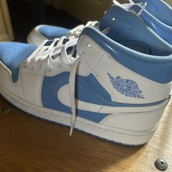 Jordan 1 Mid  Legend Blue 