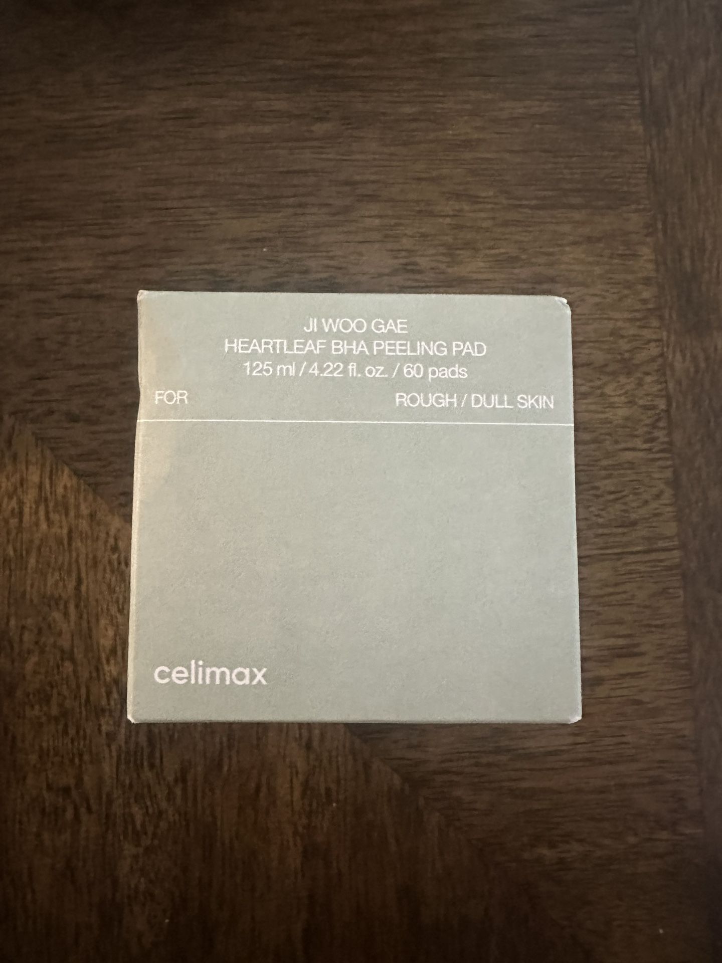 peeling and exfoliating pad