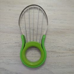 Avocado cutter