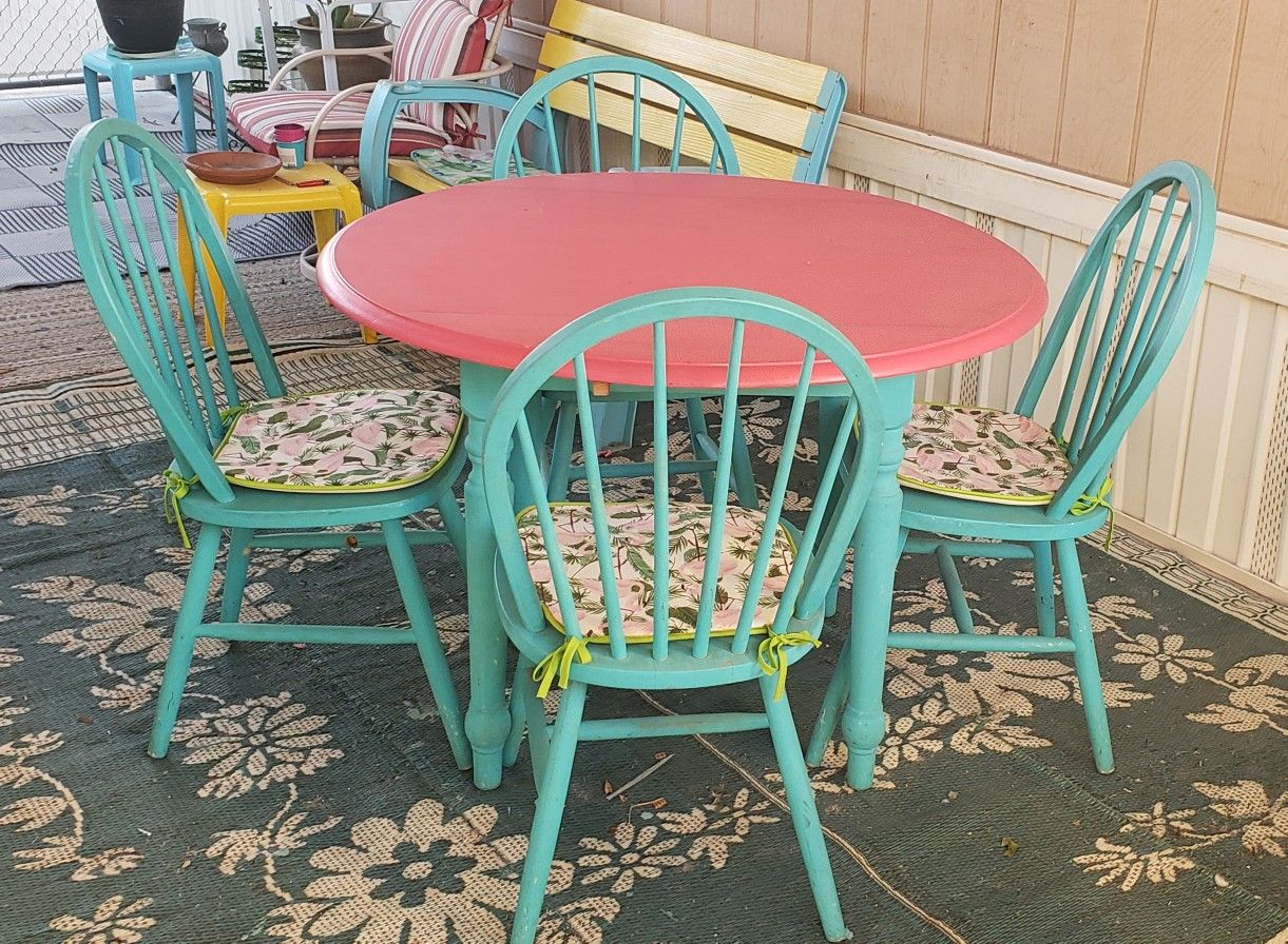 Patio/Dinette Table with Chairs