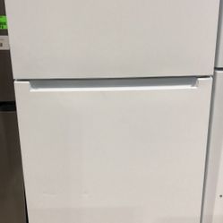 VISSANI MDTF18WHR 18 cu. ft. Top Freezer Refrigerator 3 