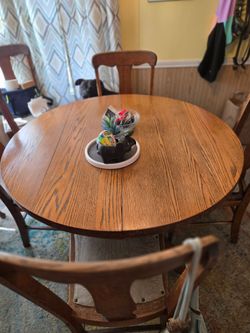 Round Oak Pedestal Dining Table with 6 Chairs and 2 Leaves