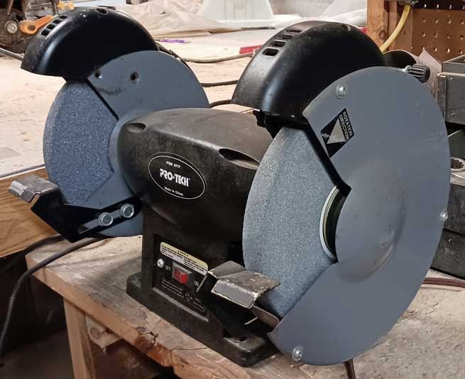 Bench grinder ( pro-tech)