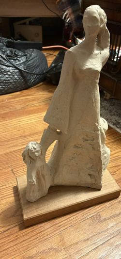 mom and children statue 