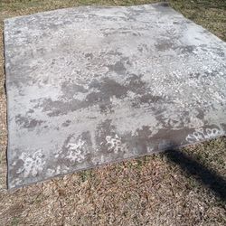 NICE 6 BY 8 AREA RUG 