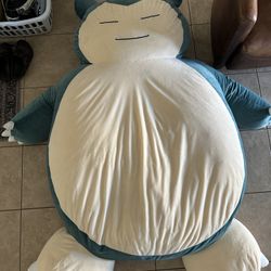 Pokémon Giant Sleeping Snorlax Plushie 