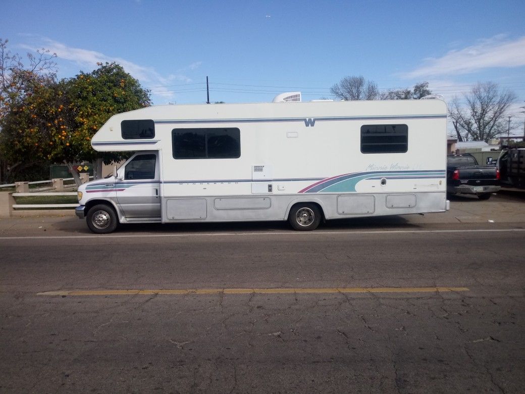 MOTORHOME F350 WINNEBAGO