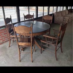 Vintage Expanding Dining Table And 5 Chairs 