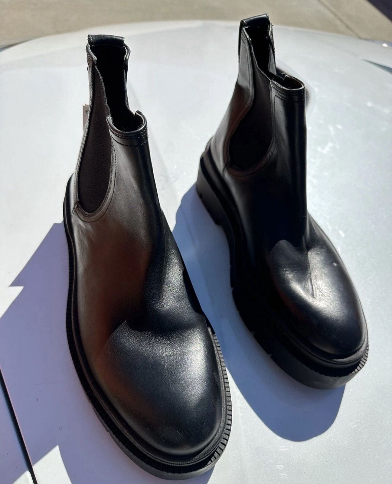 Zara Men’s Chelsea Boots 8
