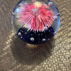 Dynasty Gallery Heirloom Collectibles Pink/White Flower Paperweight