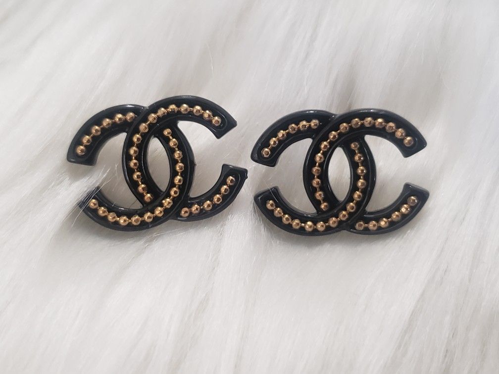 Gorgeous Black And Gold Fashion C Earrings..925 Post