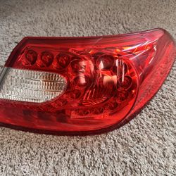 2011-2013 Infiniti m37 Tail Light 