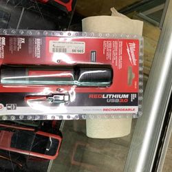 Milwaukee flash light rechargeable