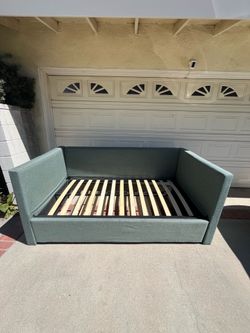 Twin size day bed