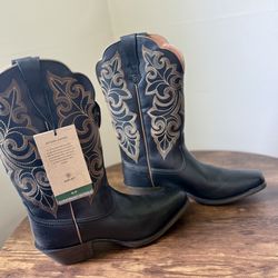 Cavender’s Ariat Women’s size 9B Brand New