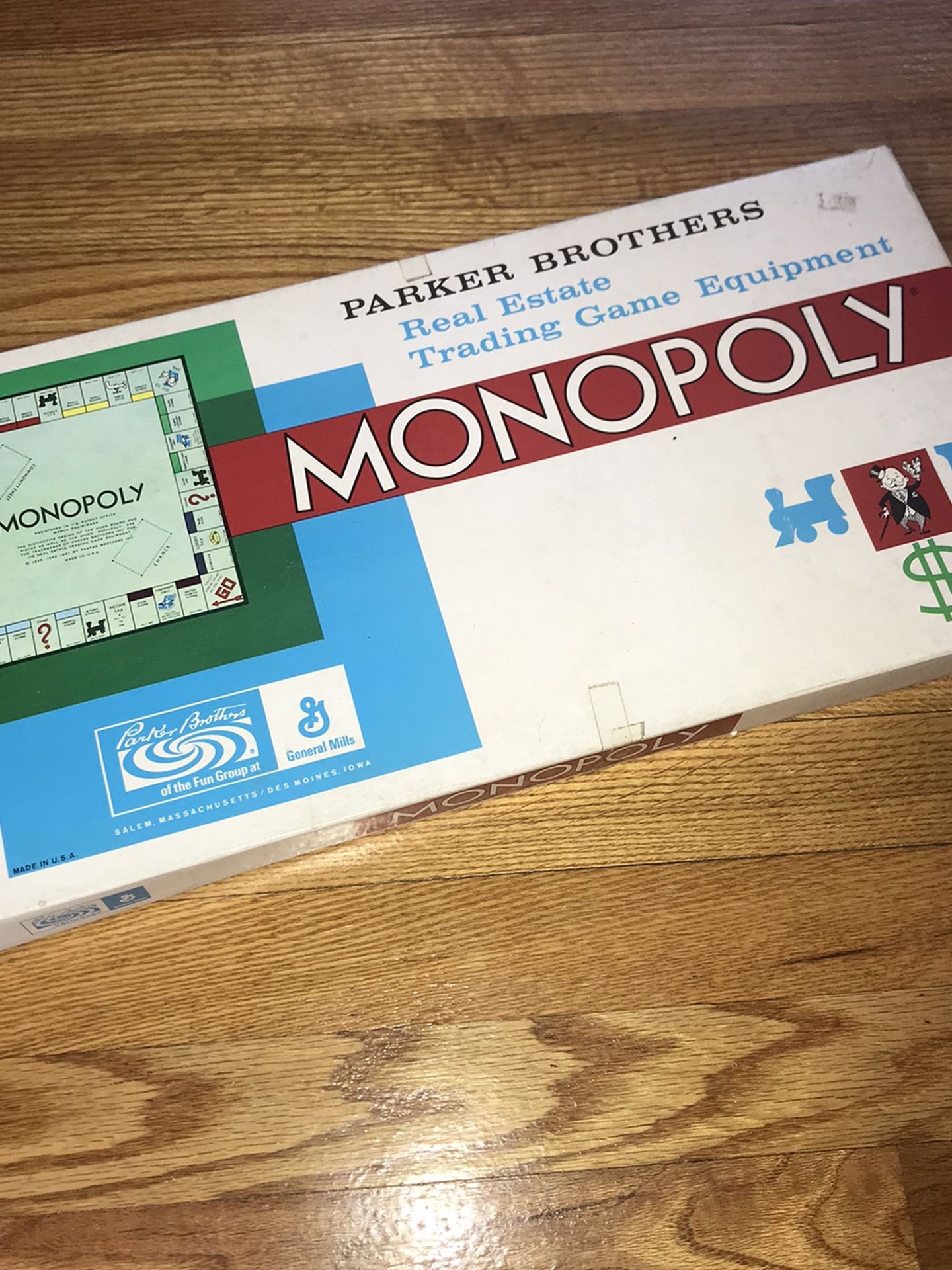Monopoly Board Game. Vintage 1985, preowned but in great condition! All Properties Complete Pictures are accurate