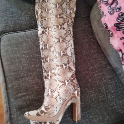 PrettyLittleThing Snake Print Boots!