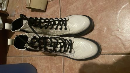 Guess cute boots size 6.5