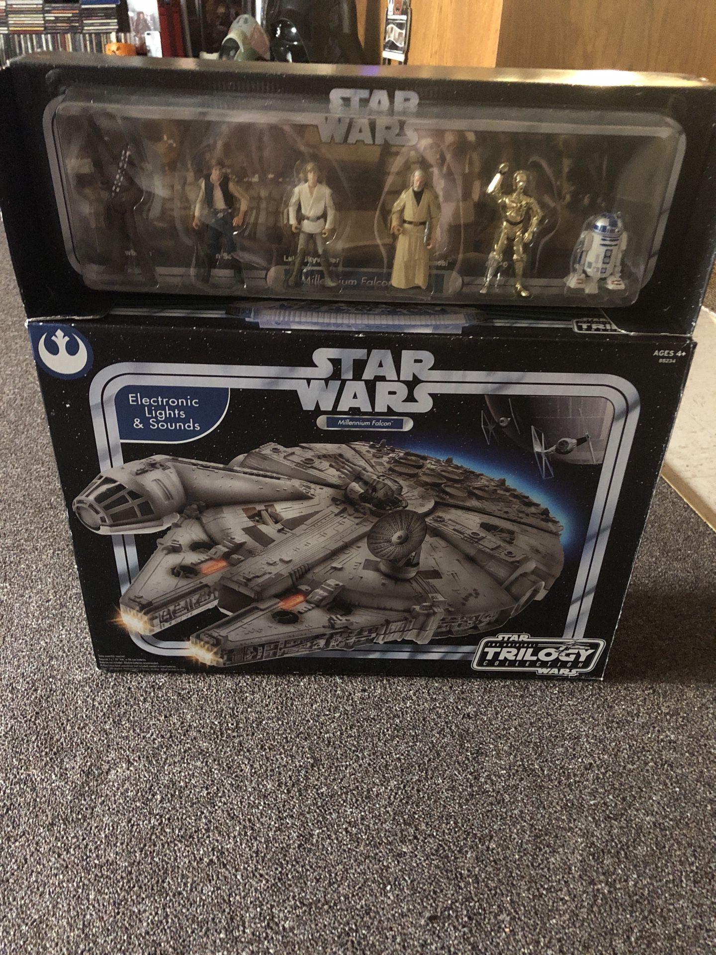 Star Wars trilogy falcon with figures