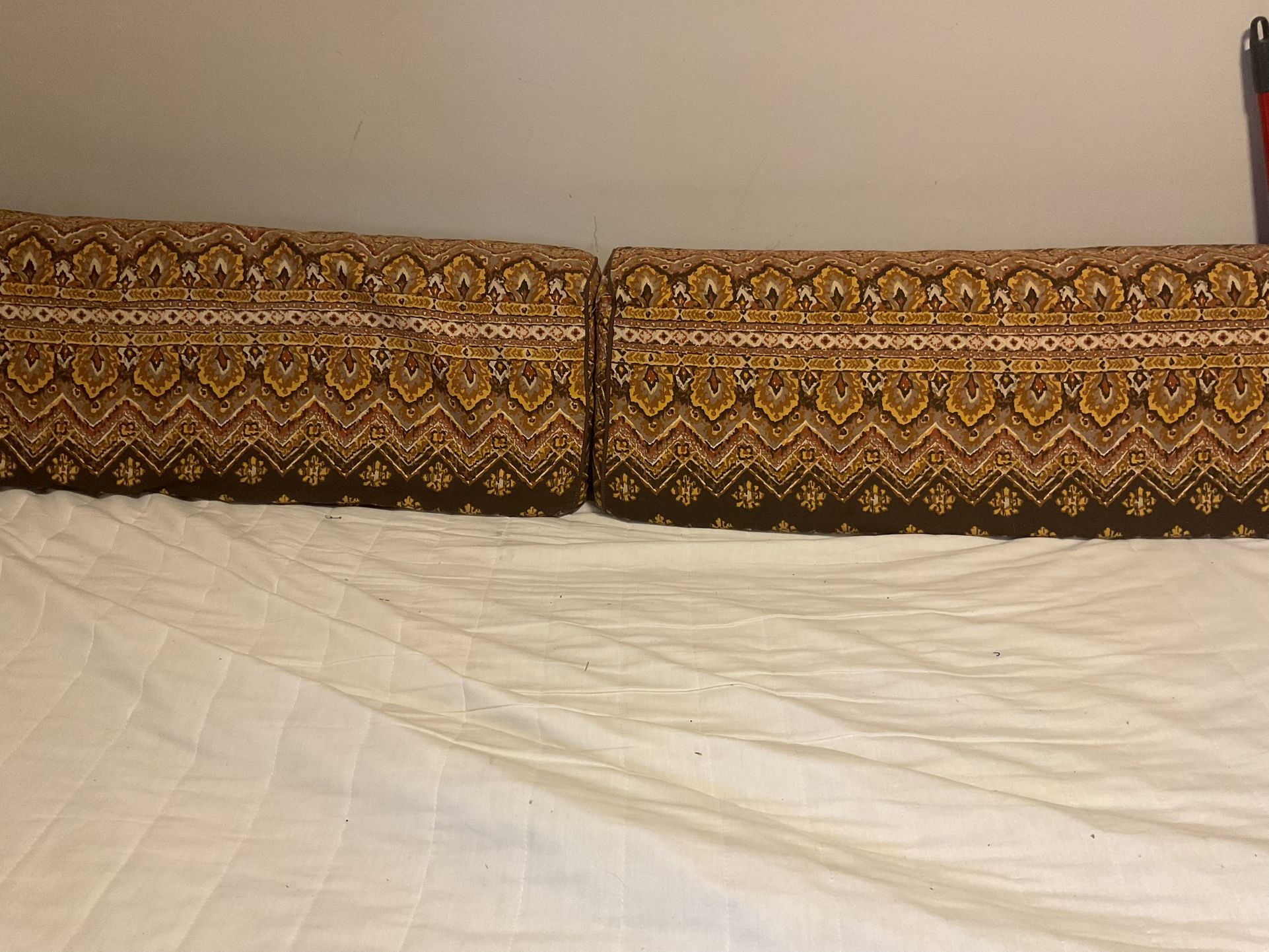 A Good Twin Mattress, With Box Spring, Two Old Antique Style Of Pillows, In Good Conditions ( NO SHIPPING) All For $40