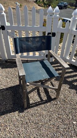 Free captain chair