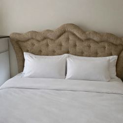 Complete Raymour and Flanigan Bedroom Set