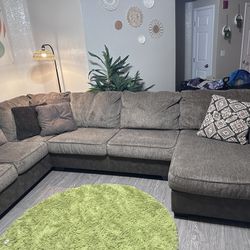Large sectional with Chaise 