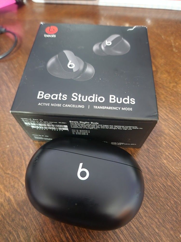Beats  Studio Buds