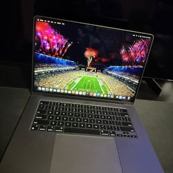 MacBook Air 15 Inch M2 With Case