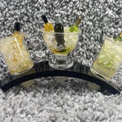 Set Of 3 Lucite Wine Bottle Stoppers In Stand Christmas New Year Holiday Barware