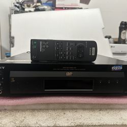 Sony DVP-S7000 Hi-End DVD/CD Player W/ Remote ( DOESN’T POWER ON)