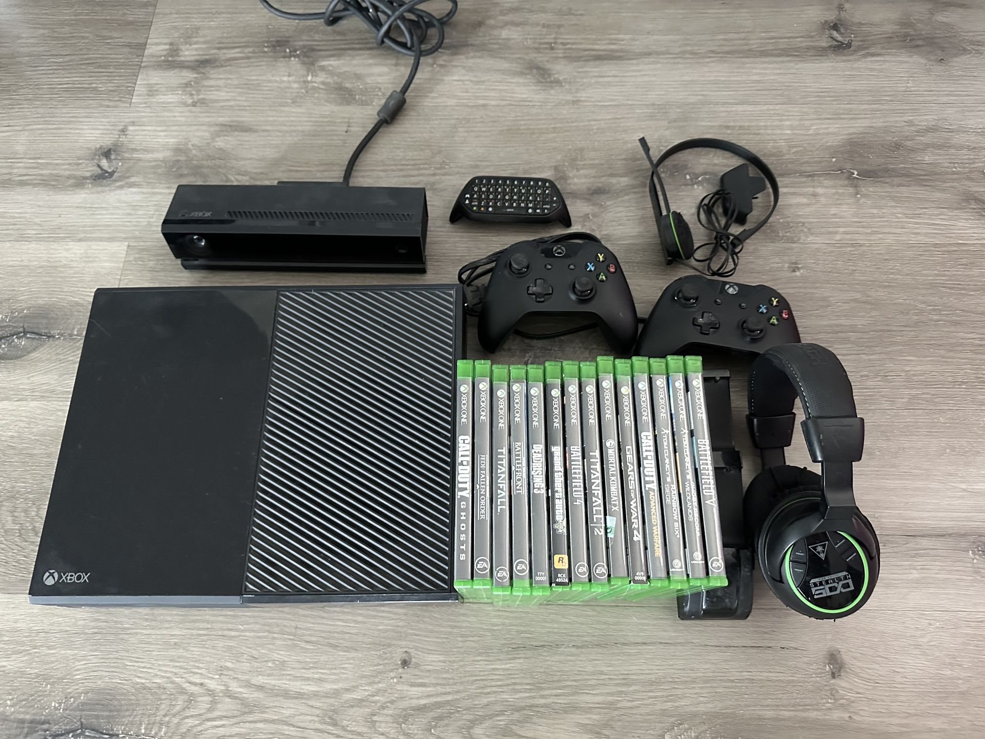 Huge Xbox one bundle w/ TONS of extras, Kinect sensor, 2 controllers, turtle beach headset 14 games