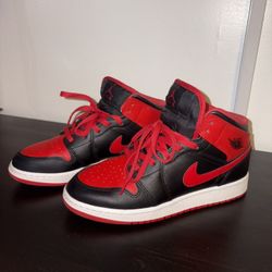 Nike Air Jordan 1 Mid Alternate Red Bred 2022 Sneaker Retro DQ8423-060  Sz 6.5Y