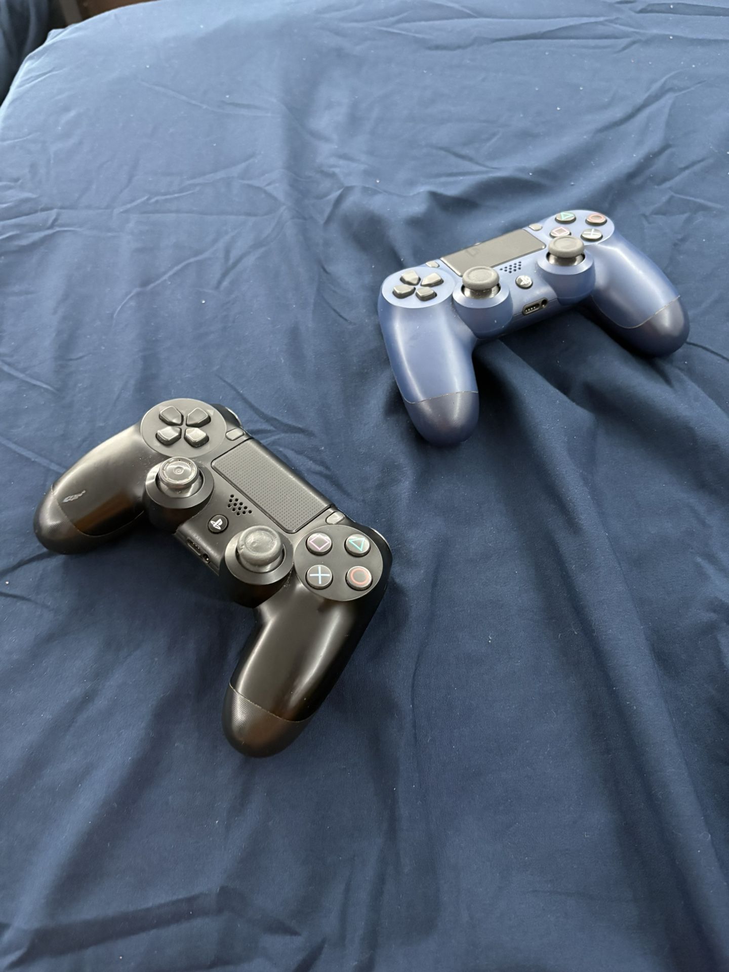 PS4 Controllers X2  Used