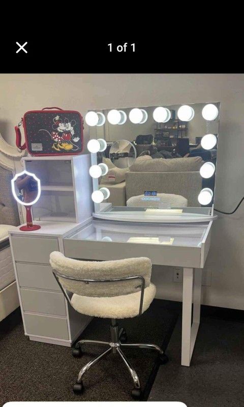 Makeup Excluding Chair
