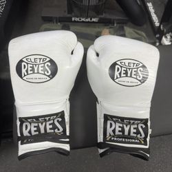 Cleto Reyes Lace Up Boxing Gloves 