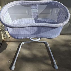 Halo bassinest glide sleeper Bassinet