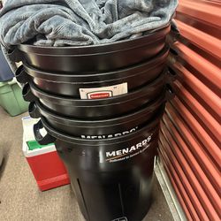 New Menards Rubbermaid Trash Cans