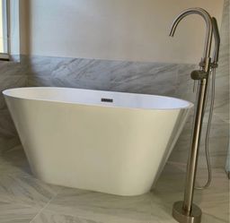 Freestanding Soaking Bathtub with Floor Faucet