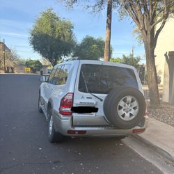 2005 Mitsubishi Montero