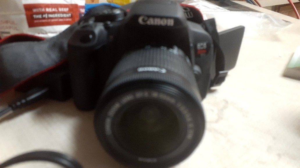 Canon EOS Rebel T5 I 700D