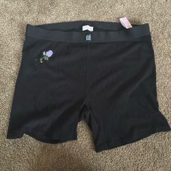 Millie Bobby brown black Shorts 