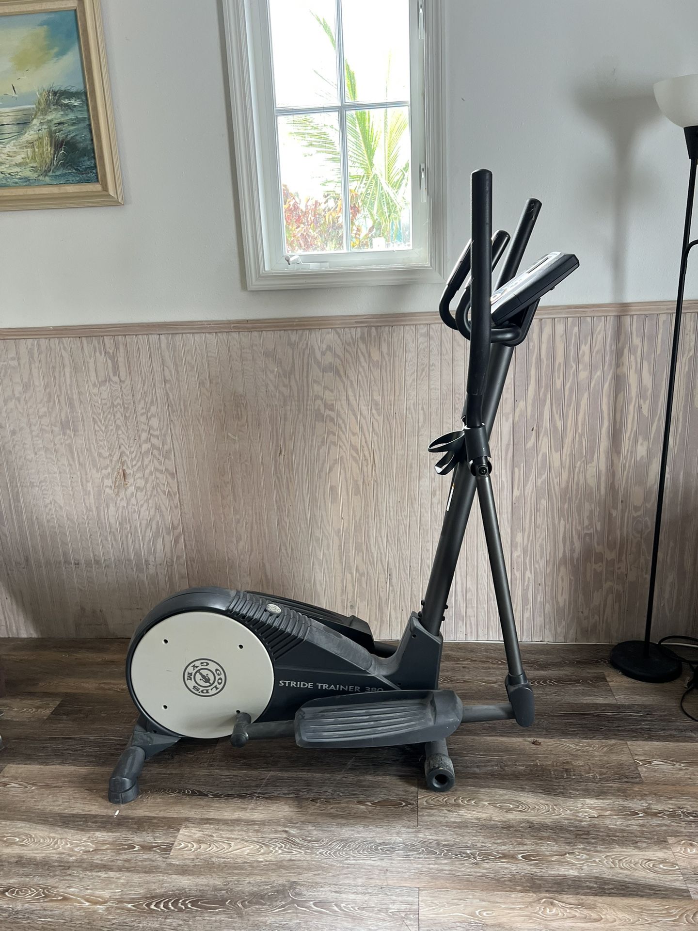 GOLDS GYM ELLIPTICAL EXERCISER