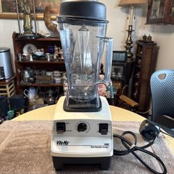 Vitamix  5000 VM0103 Total Nutrition Center w/ 64oz Pitcher. Tested. Working great. 
