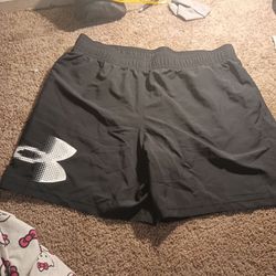 Mens Under Armour Athletic Shorts (2XL)