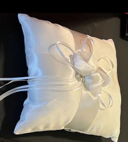 Brand New Wedding Ring Pillow Used Once  Thumbnail