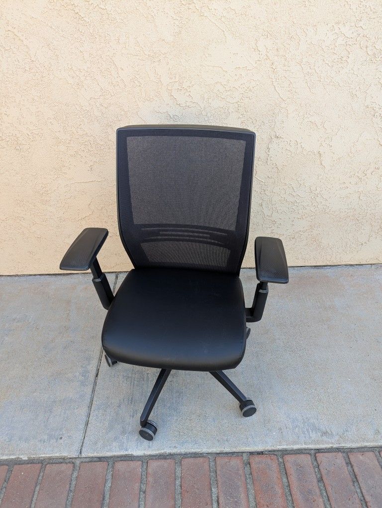 Sit On It Amplify Office Chair