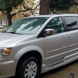 2011 Chrysler Town & Country
